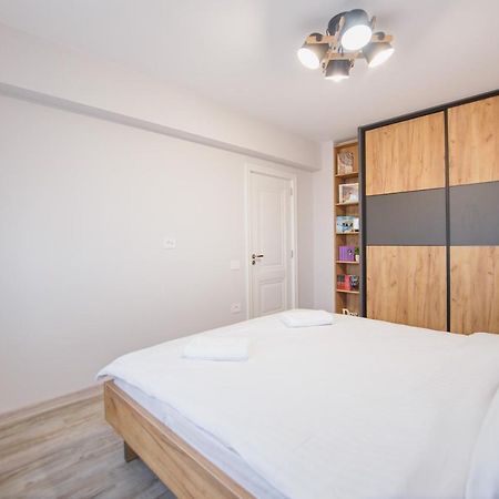 Creamy Wood Haven Leilighet Oradea Eksteriør bilde
