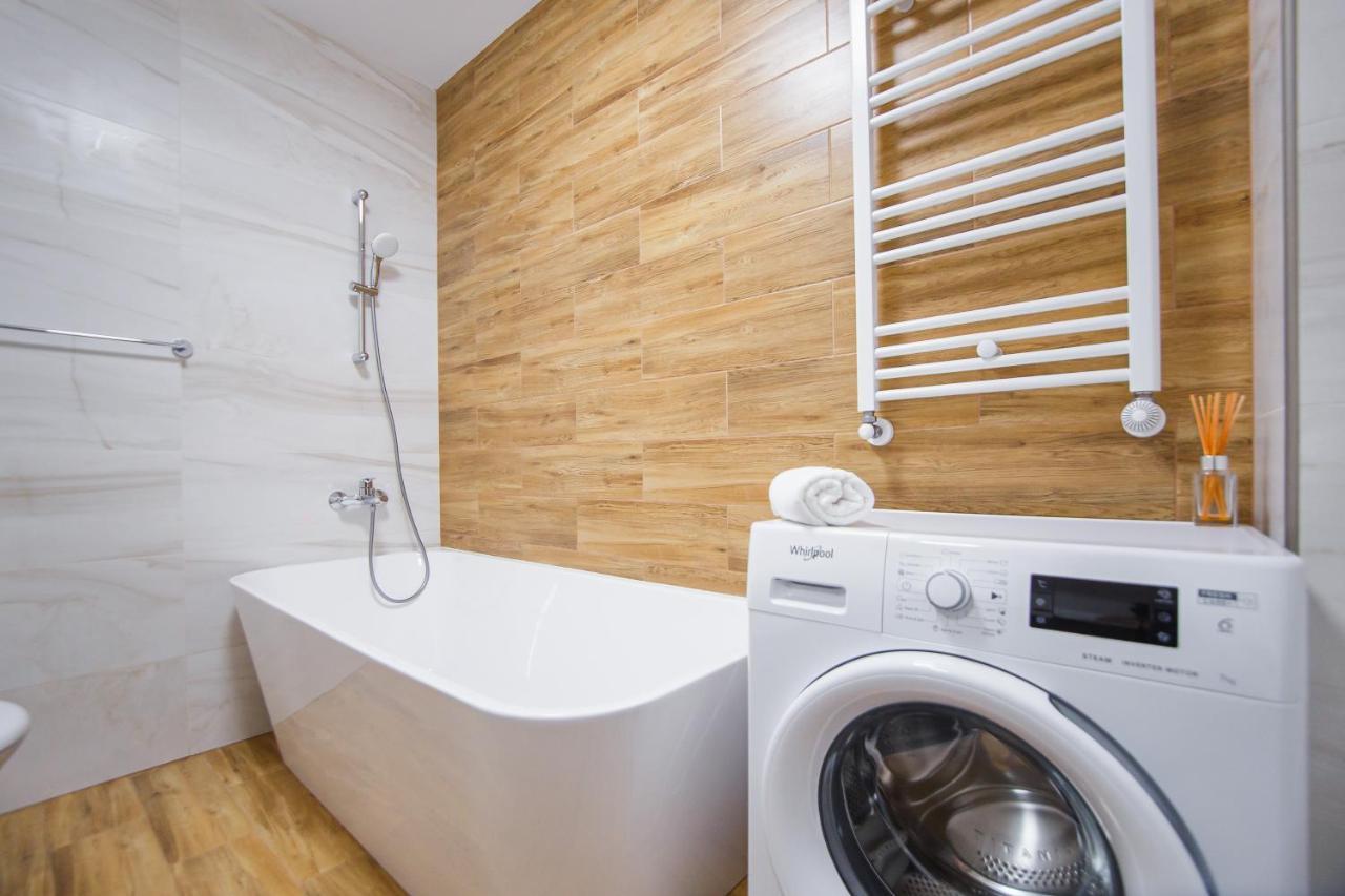 Creamy Wood Haven Leilighet Oradea Eksteriør bilde