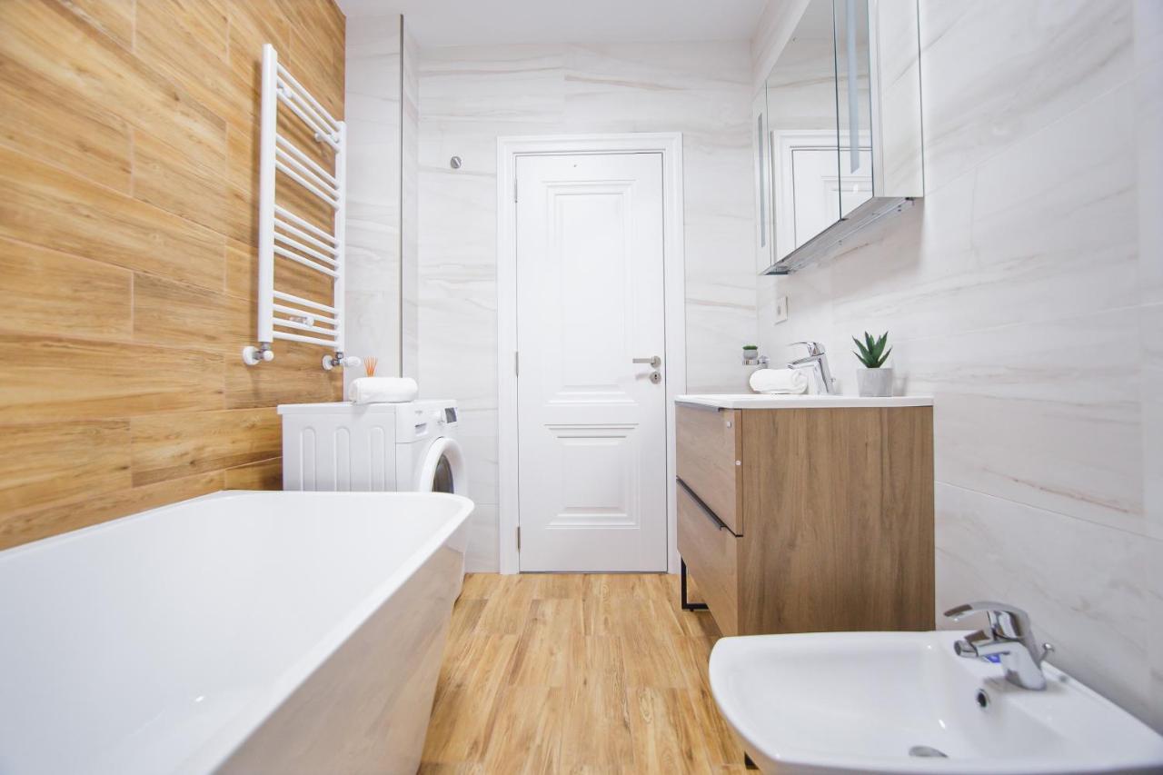 Creamy Wood Haven Leilighet Oradea Eksteriør bilde