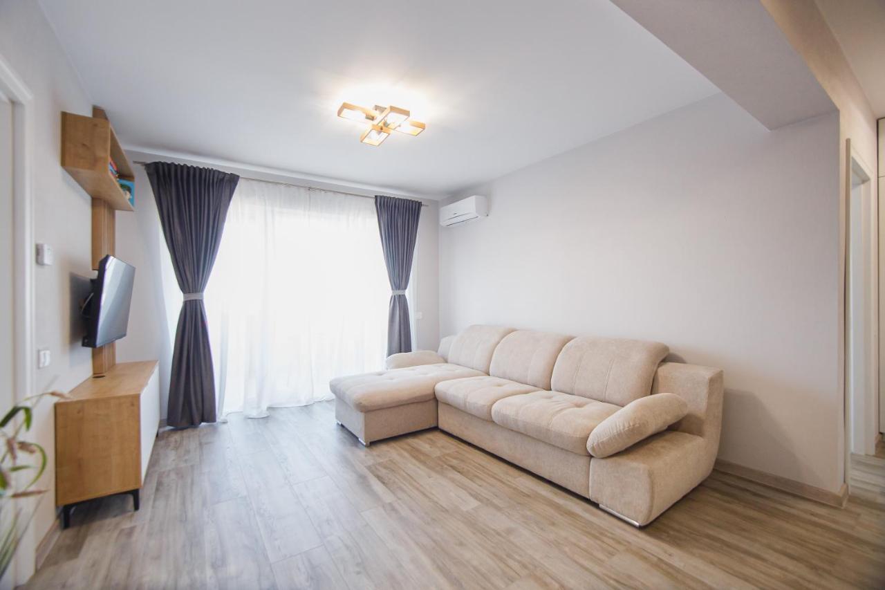 Creamy Wood Haven Leilighet Oradea Eksteriør bilde