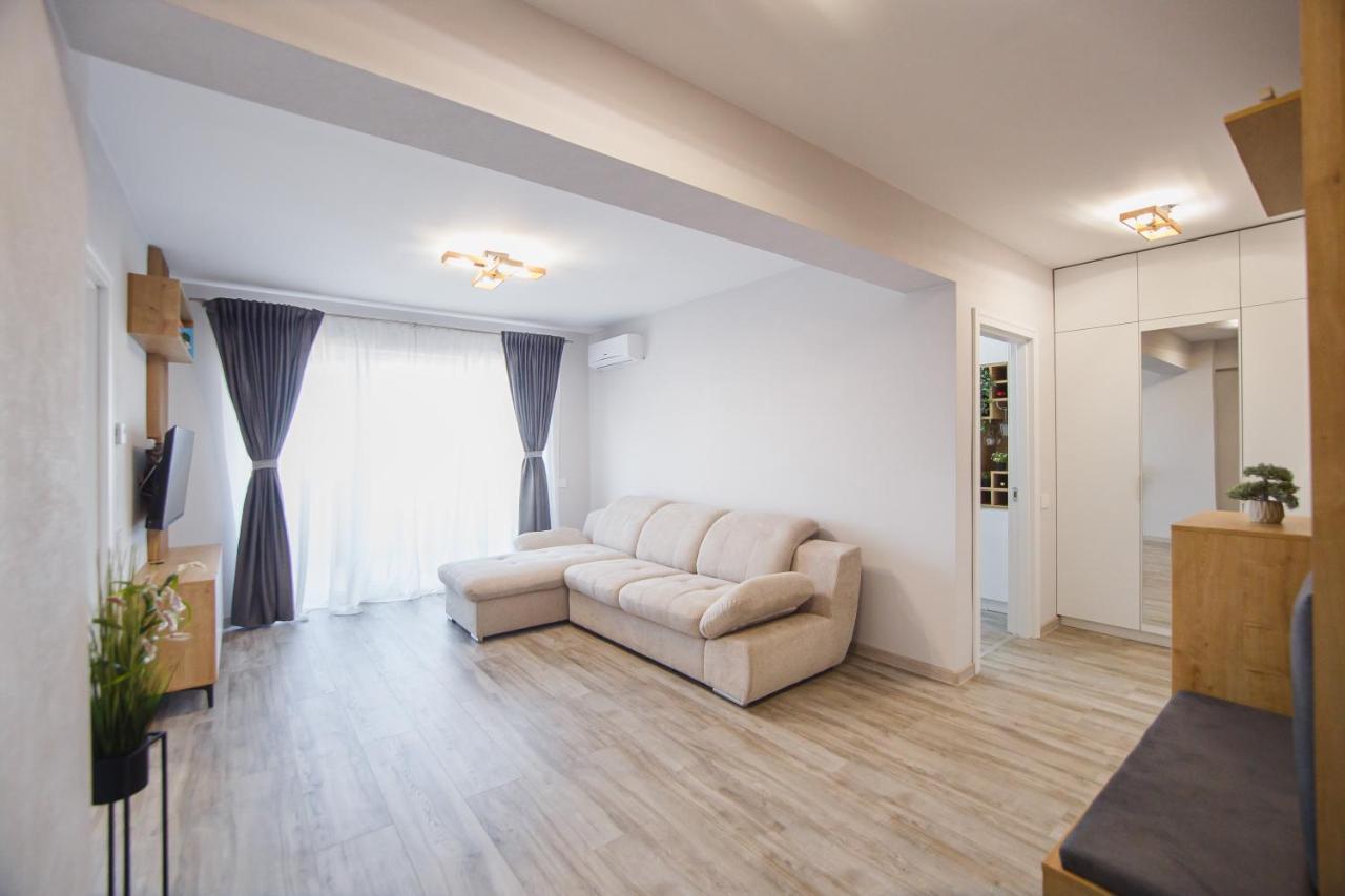 Creamy Wood Haven Leilighet Oradea Eksteriør bilde