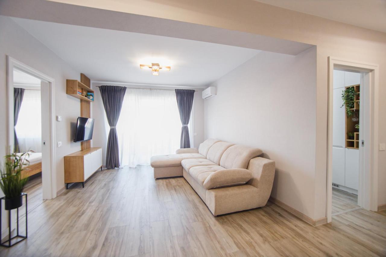 Creamy Wood Haven Leilighet Oradea Eksteriør bilde