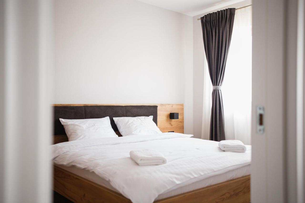 Creamy Wood Haven Leilighet Oradea Eksteriør bilde