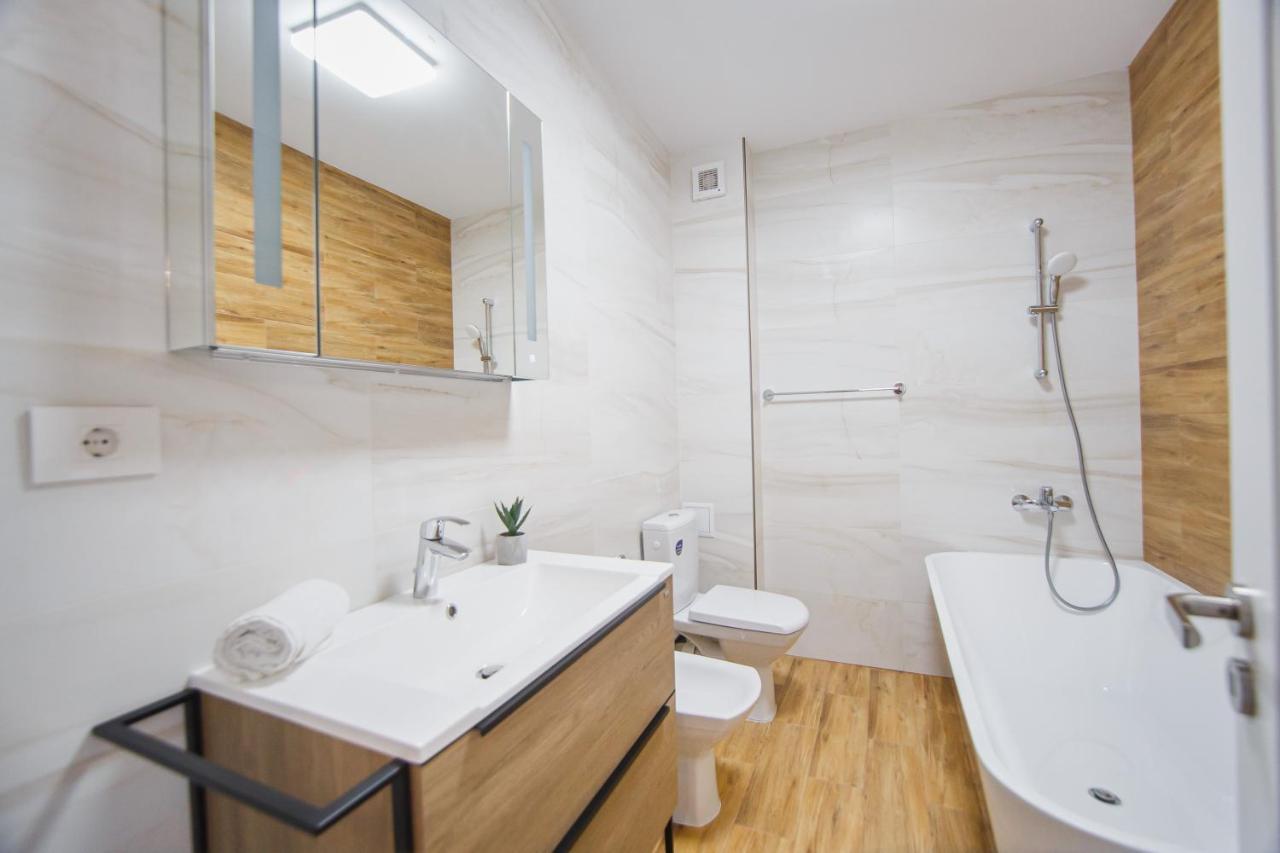 Creamy Wood Haven Leilighet Oradea Eksteriør bilde