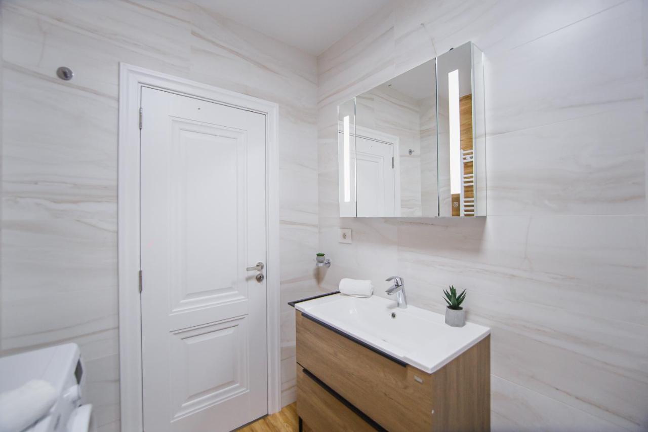 Creamy Wood Haven Leilighet Oradea Eksteriør bilde